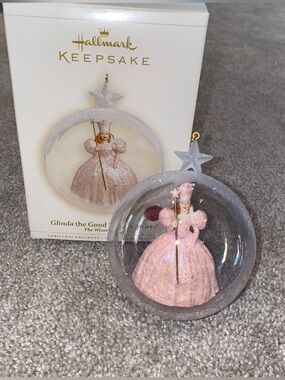 Hallmark Keepsake Glinda the Good Witch Arrives The Wizard of Oz Ornament 2006
